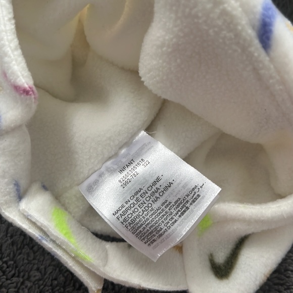 Nike infant hat and mitten set - Picture 3 of 6